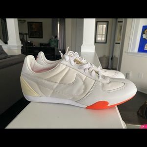 Brand new never worn Nike women’s sneakers - 7.5